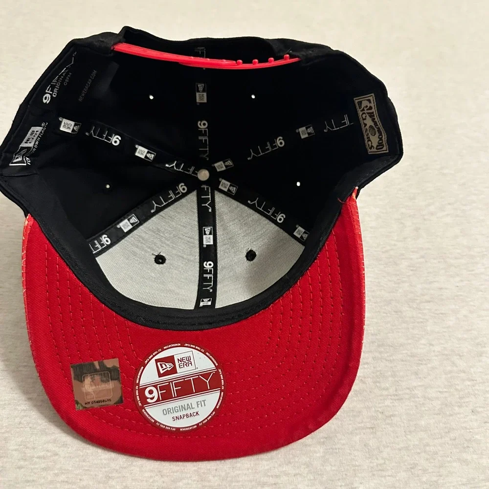 Chicago Bulls New Era 9FIFTY Snapback Hat Black Red Windy City Hardwood Classics